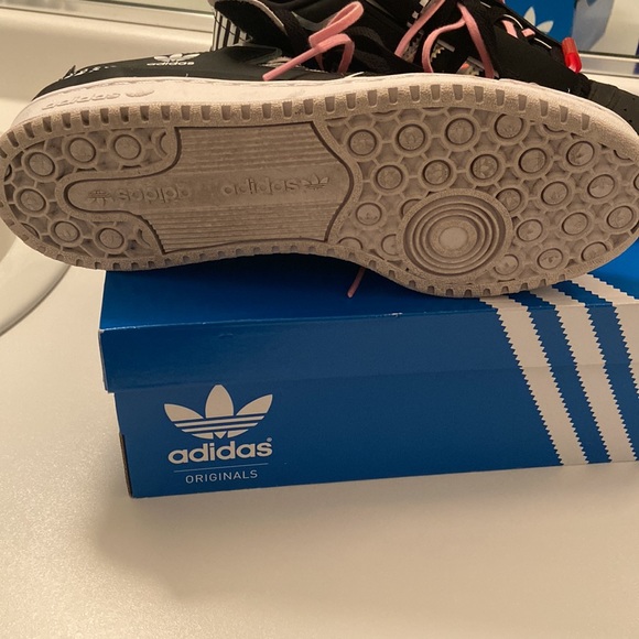 Adidas special edition Ladies size 9 1/2 - Picture 7 of 9